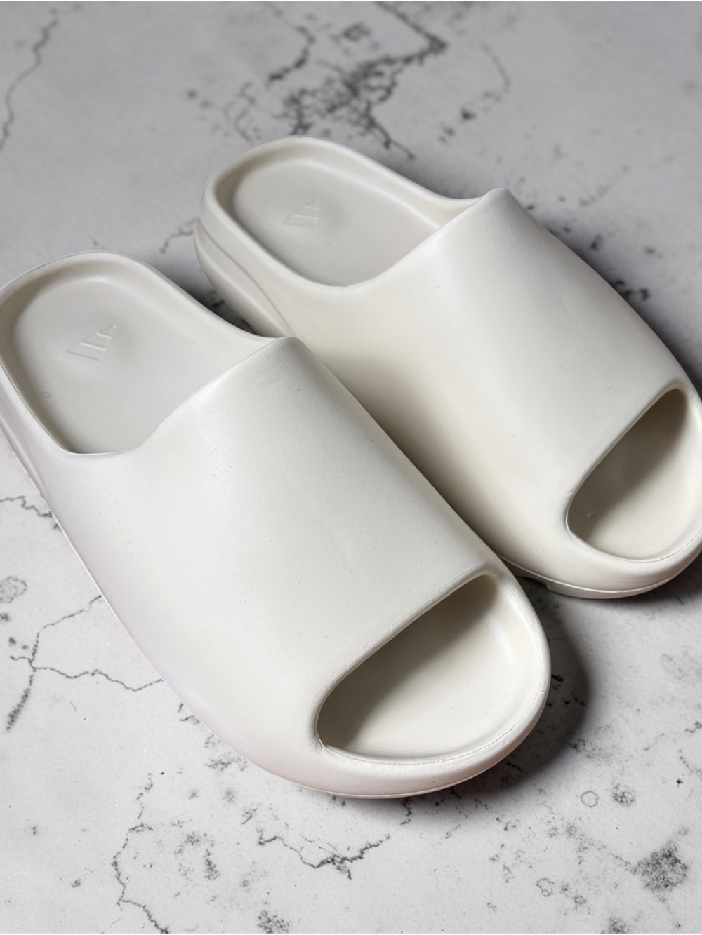 Yeezy Slide Sandals : Bone